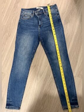 High-Rise Skinny Jeans in Medium Blue